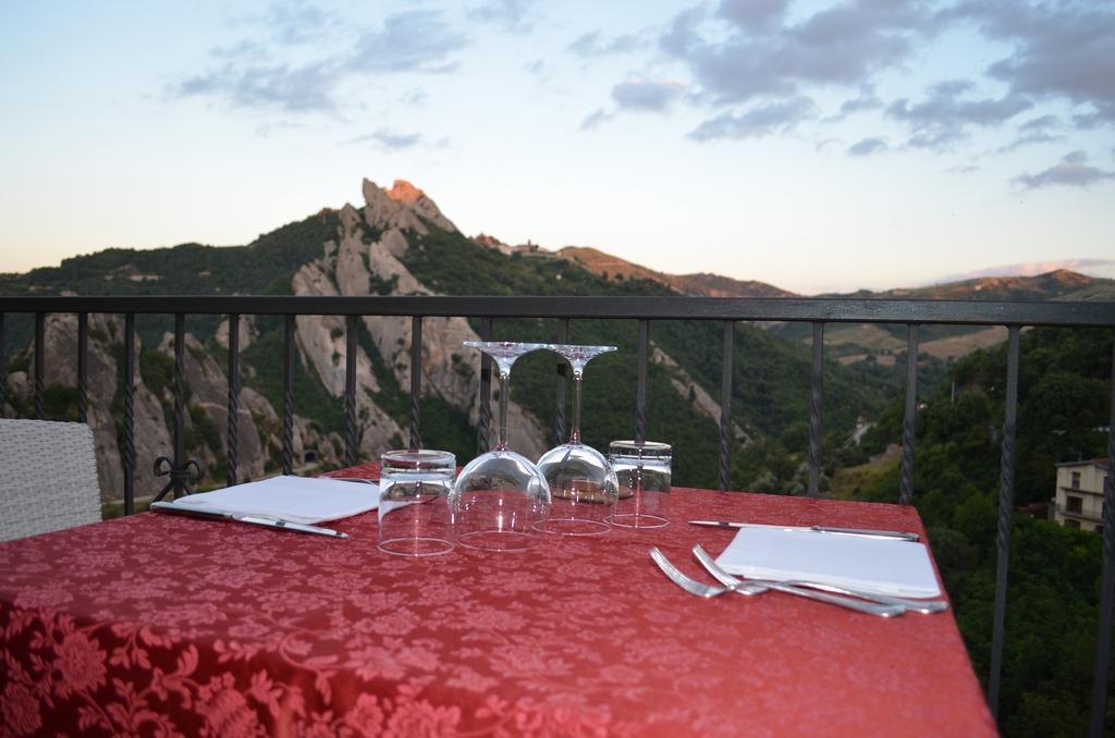 Hotel La Locanda Di Castromediano Castelmezzano Exterior foto